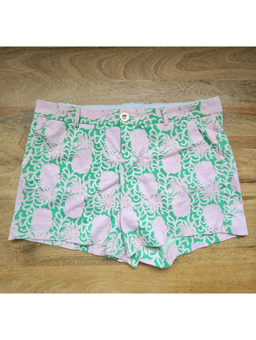 Lilly Pulitzer callahan short Size 10 "Party like a Pineapple"